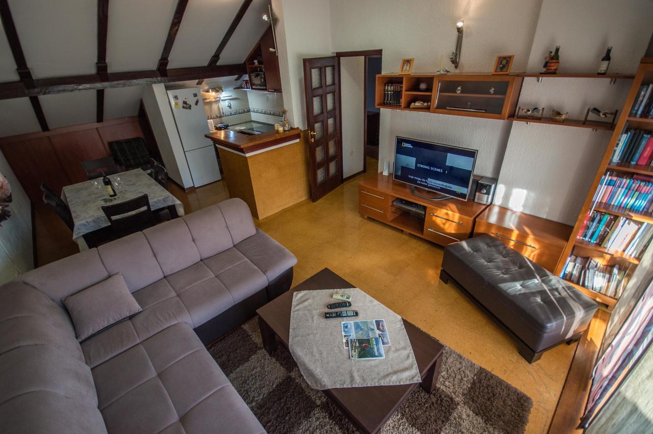 Apartment Kiwi Kotor Exterior photo