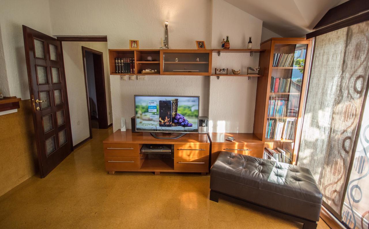 Apartment Kiwi Kotor Exterior photo