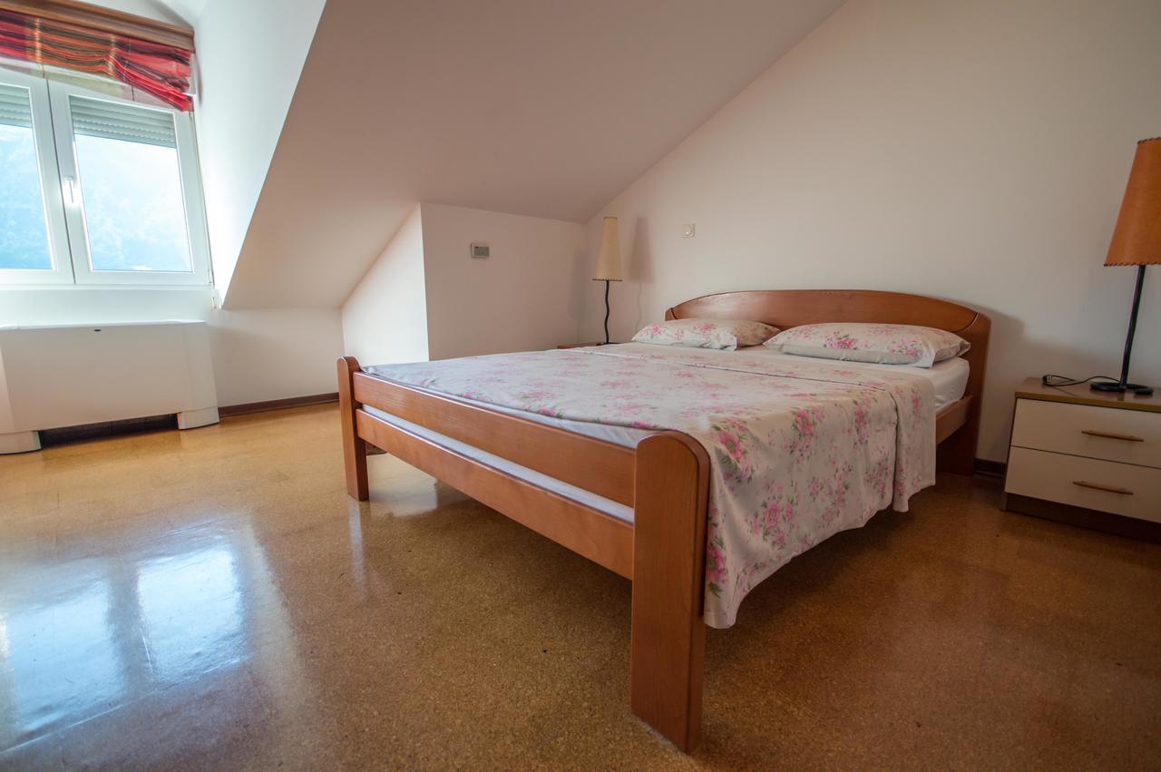 Apartment Kiwi Kotor Exterior photo